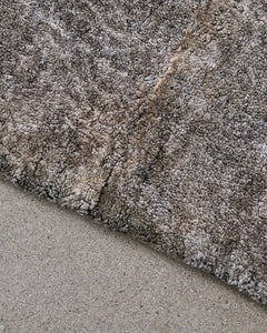 Chesterfield Shearling Rug in Snowy Charcoal w/straight edge (1 of 1)